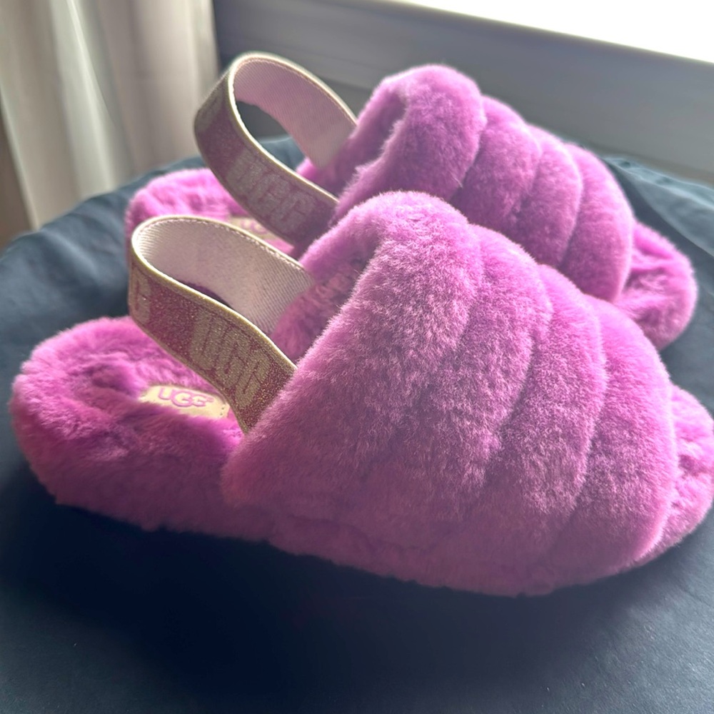 UGG Fluff Yeah Slippers - LIKE NEW! So Cute!
